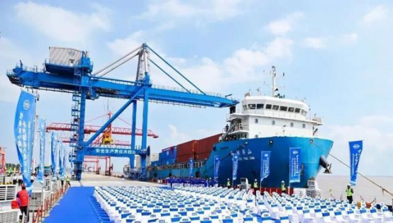 新箱交付更快!中遠(yuǎn)海運打造“啟東-寧波”集裝箱直達(dá)航線